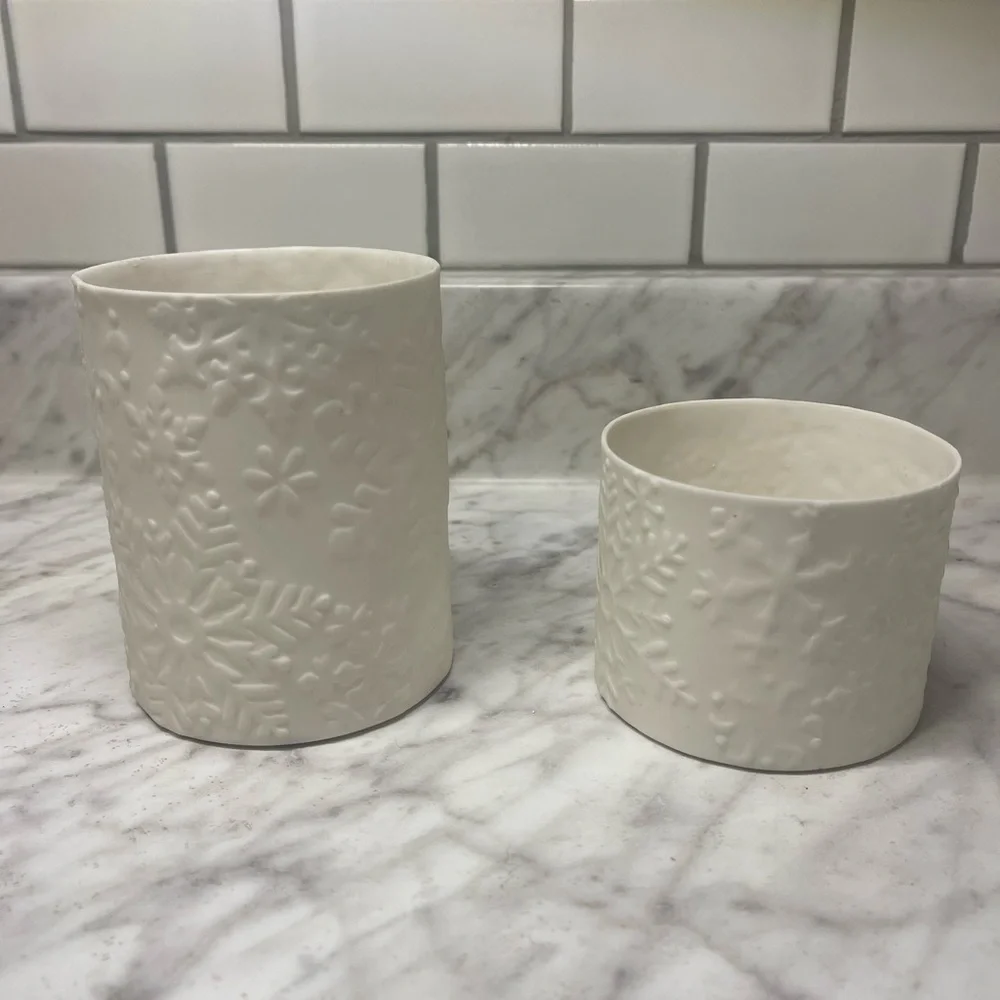 NWT Yankee Candle Porcelain Off-White Snowflake Tea-light Set. - Picture 3 of 5